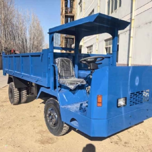 隨車(chē)挖運(yùn)輸車(chē)