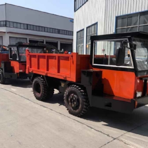 隨車(chē)挖運(yùn)輸車(chē)